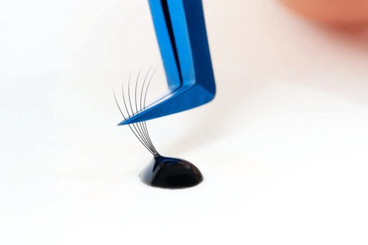 How to Remove Eyelash Glue Safely and Effectively